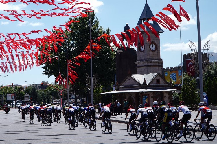 Kayseri'yi pedal çevirip dünyaya tanıtıyorlar