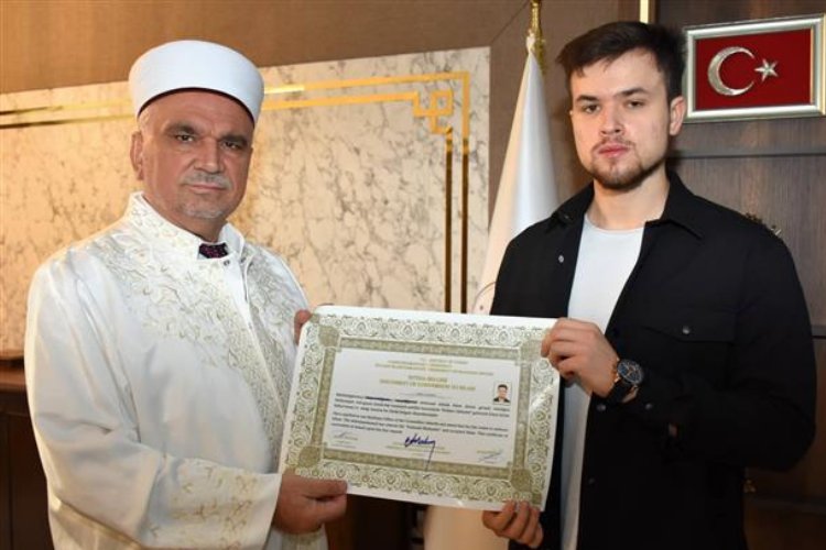 Kazakistan asıllı genç Bilecik’te Müslüman oldu