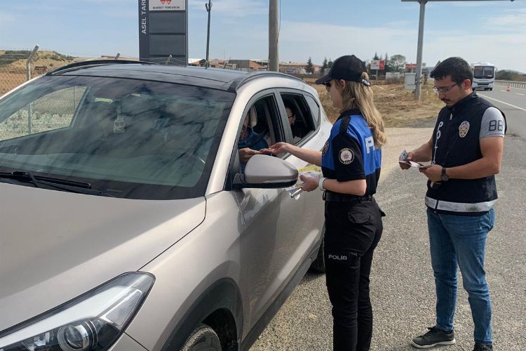 Keşan'da trafik ve araç güvenliği konulu broşür dağıtıldı