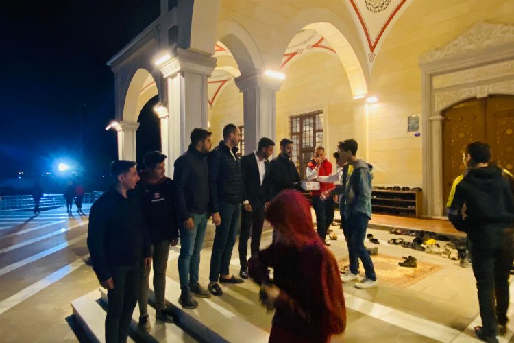 Kilis Ülkü Ocakları lokum dağıttı