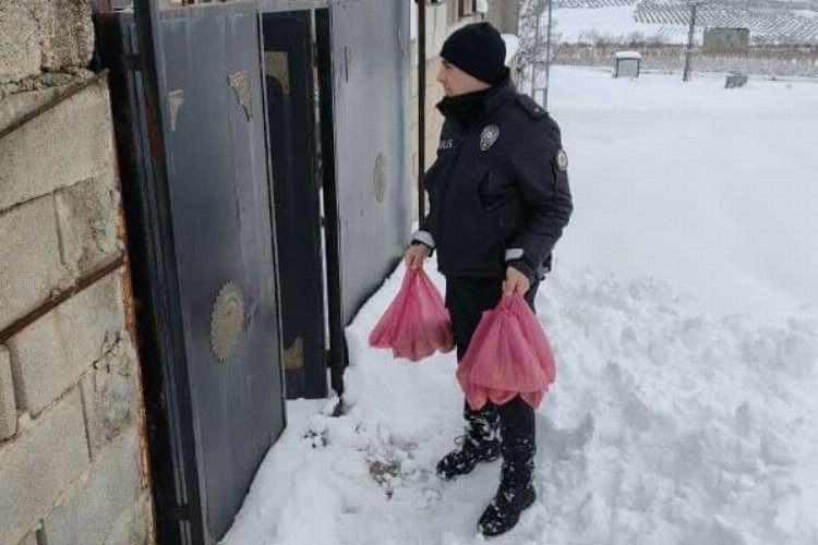 Kilis'te polisler vatandaşlara yardımcı oldu 
