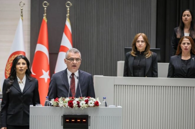 KKTC'de Erhürman göreve başladı... 