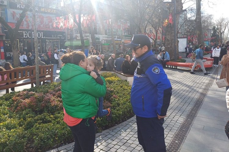Büyükşehir zabıtası 5 çocuğu ailesine kavuşturdu
