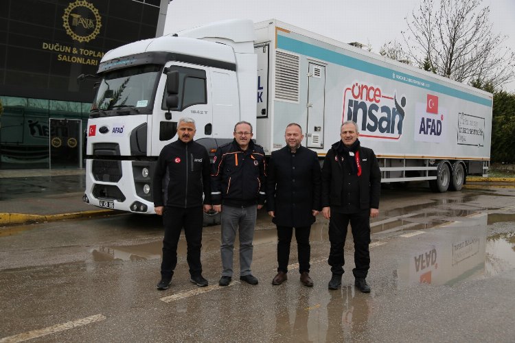 Kocaeli Büyükşehir yemek tırını Ukrayna’ya gönderdi