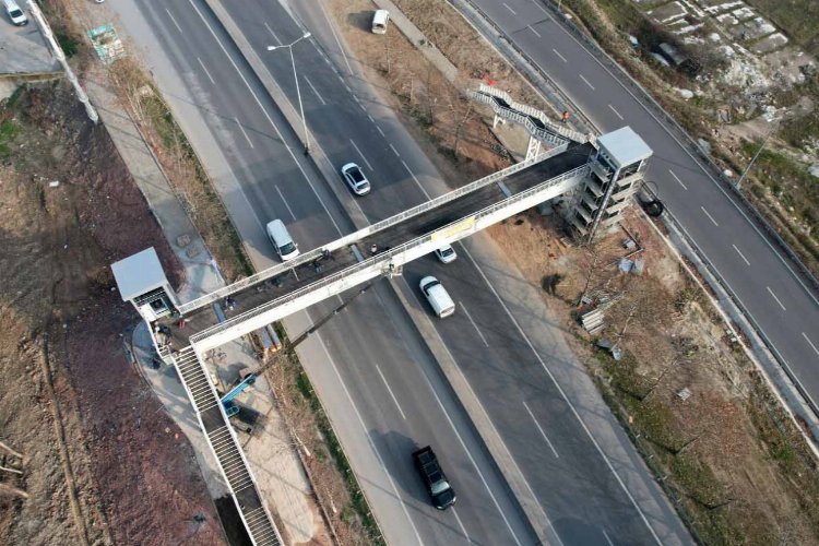 Kocaeli'de 44 metrelik üstgeçit bitmek üzere