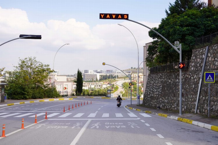 Kocaeli'de eski İstanbul Caddesi'ne yeni flaşör