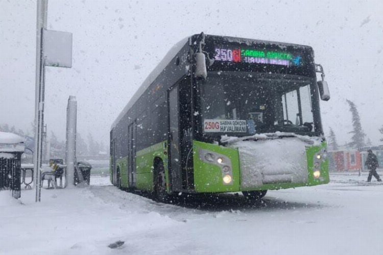 Kocaeli'de kar ulaşıma engel olamadı