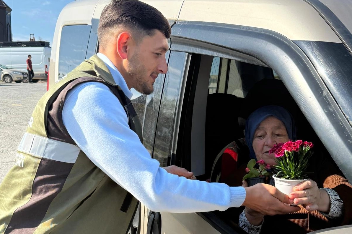 Kocaeli’de mezarlıklarda bayrama yakışan hizmet