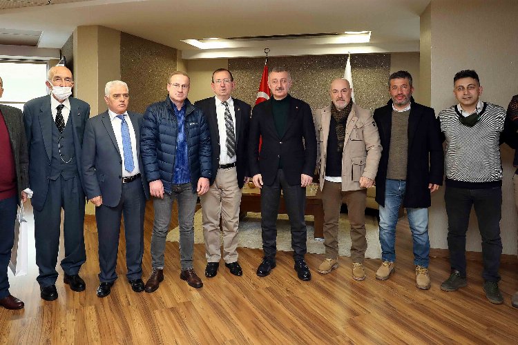 Kocaeli'nde Başkan Büyükakın, futbol antrenörlerini ağırladı