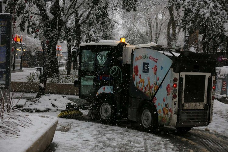 Kocaeli'nde kar mesaisi devam ediyor 