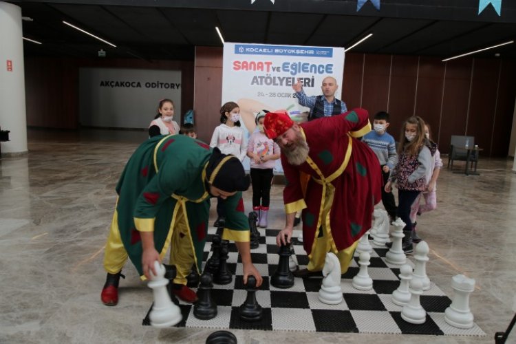 Kocaeli'nde çocuklar sanat ve eğlence atölyelerinde eğleniyor 