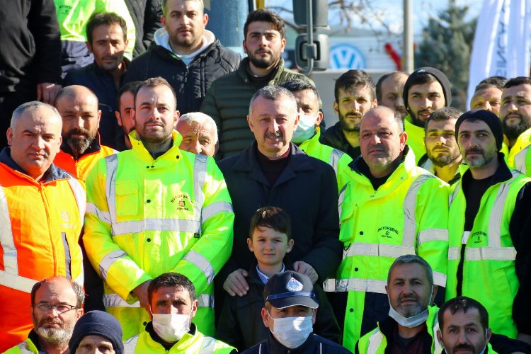 Kocaeli'nde personele sucuk ekmek ikramı 