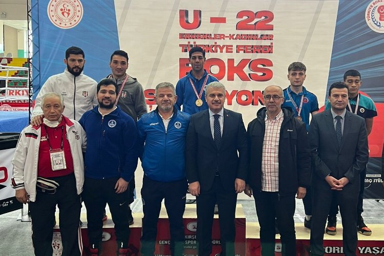 Kocaeli'nin başarılı eldivenleri kürsünün zirvesinde 