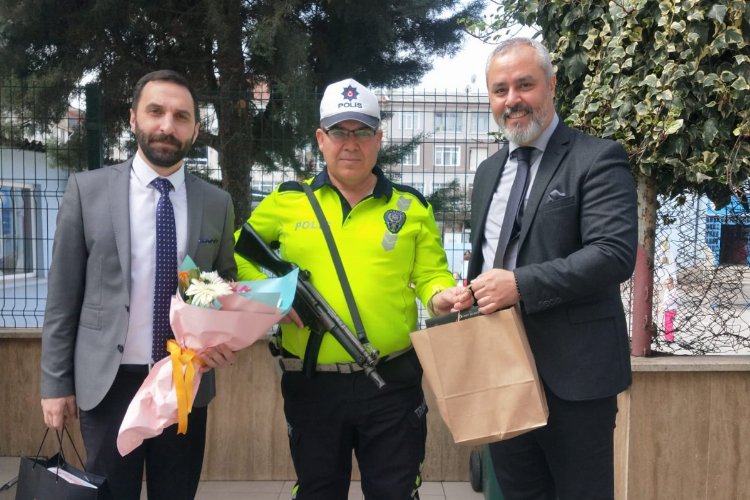 Kocaeli İzmit Belediyesi Polis Haftası’nda emniyet teşkilatını unutmadı