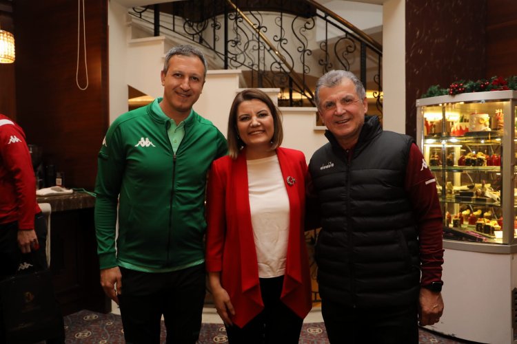 Kocaeli İzmit'te Başkan Hürriyet’ten Vanspor’a moral ziyareti