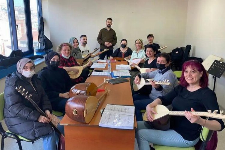 Kocaeli İzmit'te 'bağlama'ya yoğun ilgi