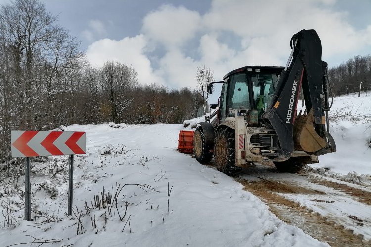 Kocaeli İzmit'te kırsalda kar mesaisi