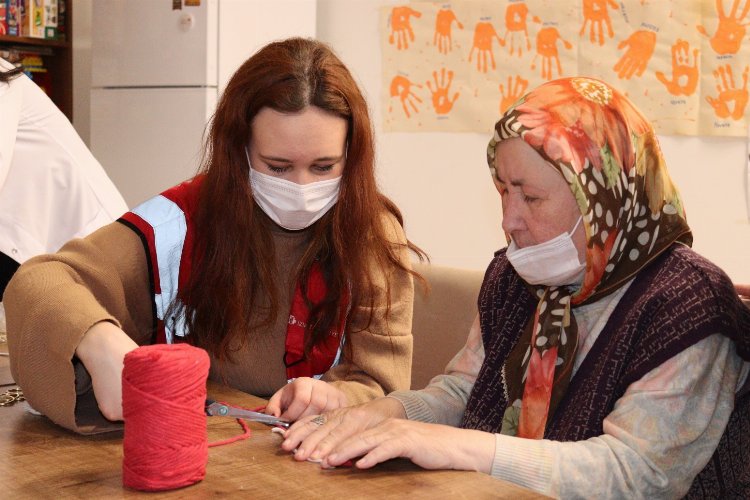 Kocaeli İzmit'te Yaşlılara Saygı Haftası etkinlikleri Alzheimer Yaşam Evi’nde başladı