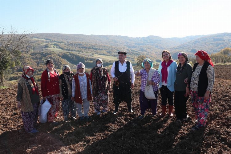 Kocaeli İzmit'te yerel yönetimden çiftçiye gübre desteği