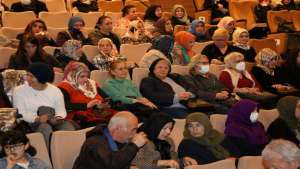 Kocaeli'de 'çınarlar'la tiyatro keyfi