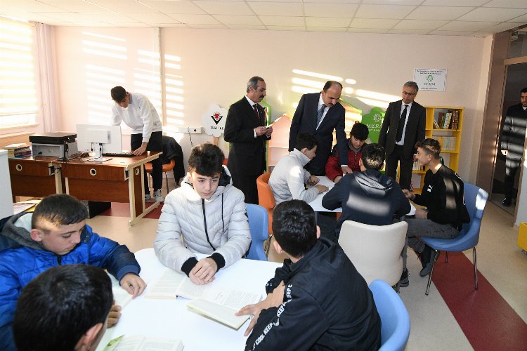 Konya'da Başkan Altay yılın ilk ziyaretini öğrencilere yaptı