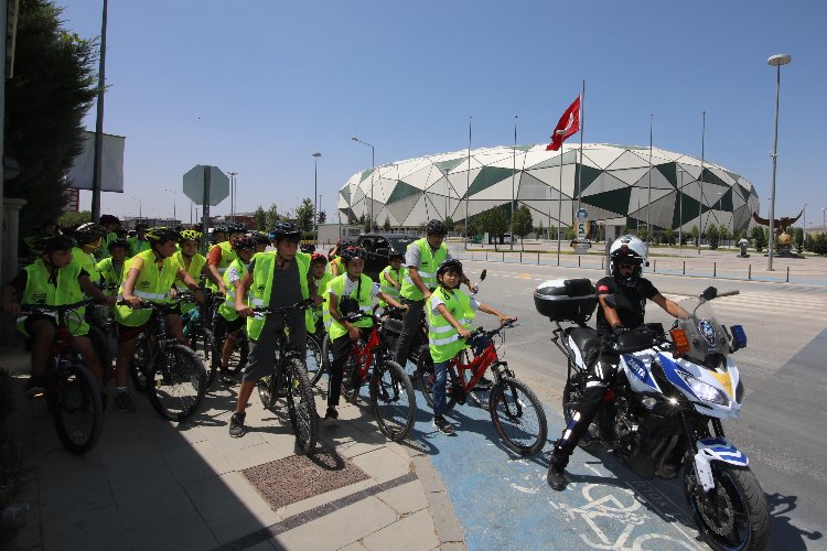 Konya'da öğrenciler 'güvenli sürüş' öğreniyor