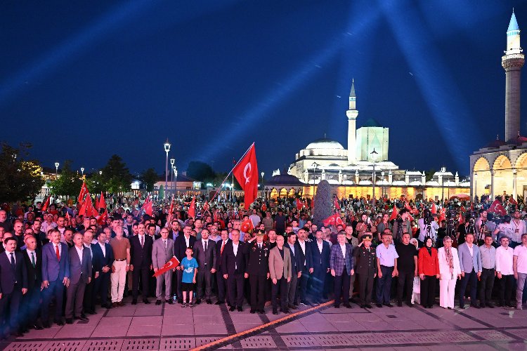 Konyalılar Mevlana Meydanı'nda toplandı