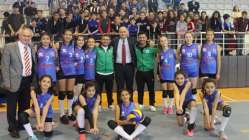 Körfez’de okullar voleybola doydu