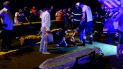 Körfezde'de tır minibüse çarptı: 9 yaralı
