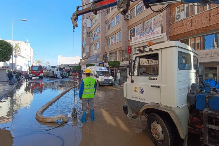 KOSKİ, Hatay'da deniz taşkınına müdahale etti