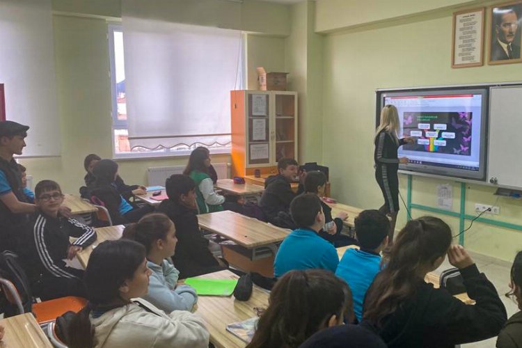 Kütahya'da gençler zararlı maddelere karşı bilgilendirildi