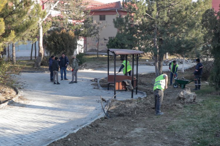 Kütahya'da İsmail Hakkı Uzunçarşılı Parkı'na peyzaj