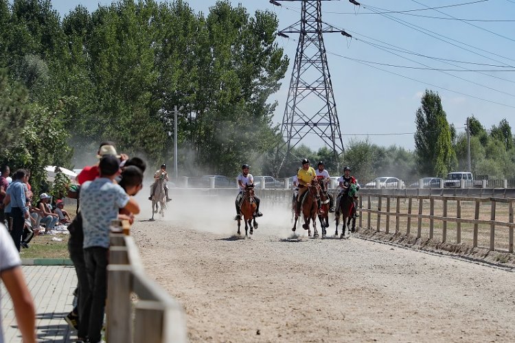 Kütahya'da 'rahvan at' yarışları ilgisi