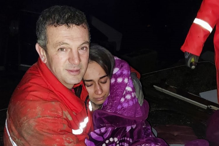 Kütahyalı itfaiye erleri Şevval'i enkazdan kurtardı