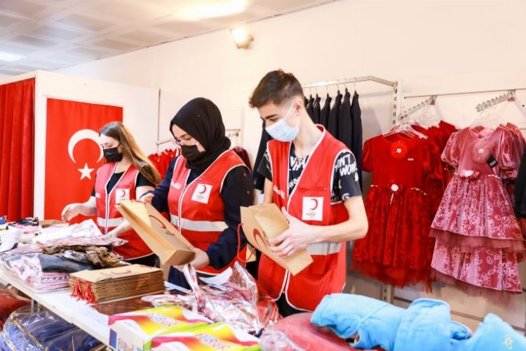 Kızılay'dan 500 bin kişiye bayramlık kıyafet 
