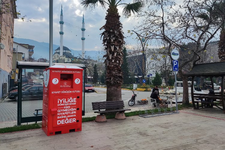 Kızılay'dan Gölcük'e 'kıyafet dönüşüm' kutuları