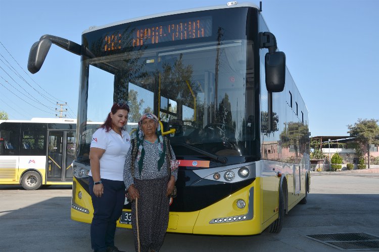 Maaşını otobüste unutulan Zeliha teyzenin imdadına kadın şoför yetişti