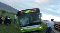 Maçtan dönen Belediye otobüsü kaza geçirdi