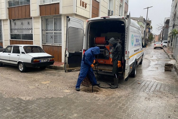 Manisa Büyükşehir ve MASKİ sağanak yağışa karşı sahada