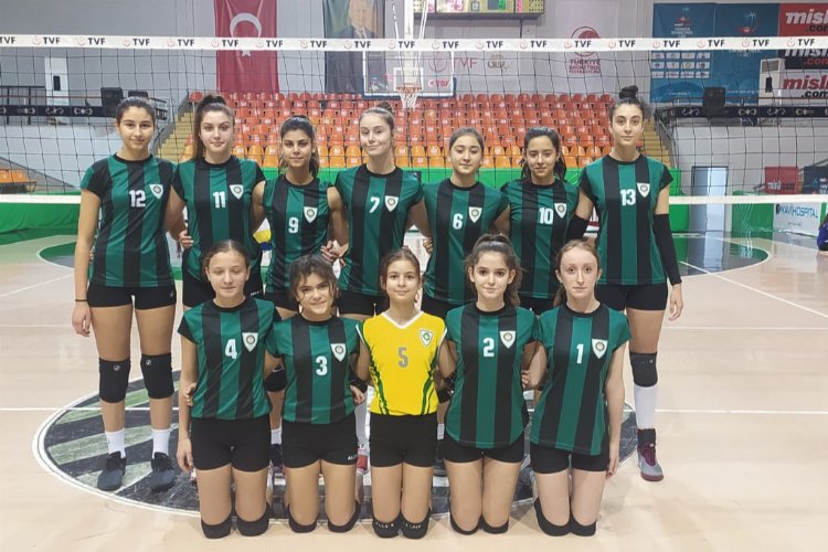 Manisa Büyükşehir'in küçük kızları gruptan lider çıktı