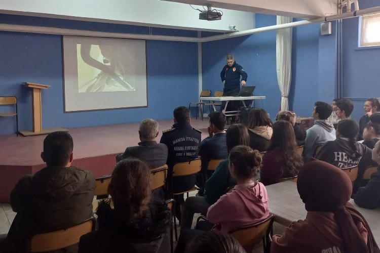 Manisa'da 'ateşin kahramanları' Demircili gençlerle buluştu