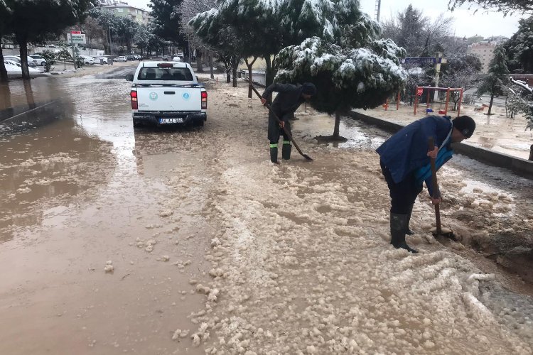 Manisa'da buz tutan mazgallara anında müdahale