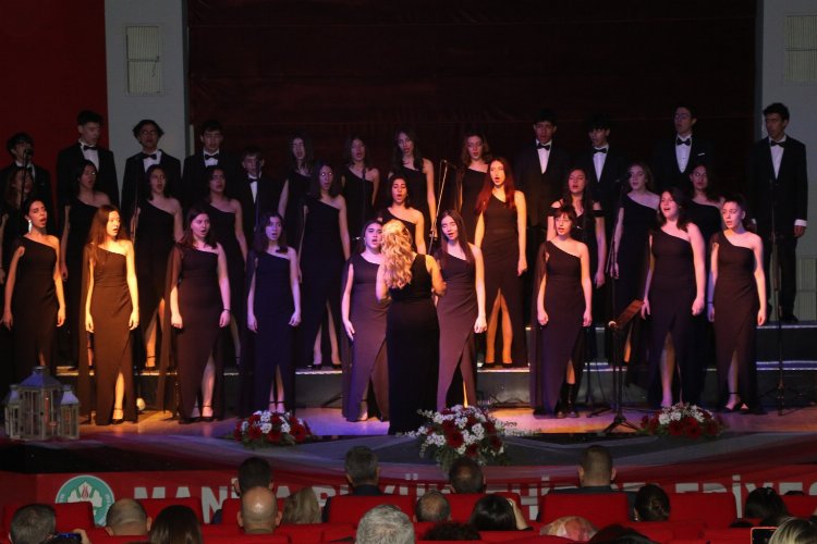 Manisa'da gençlik ve çocuk korosundan muhteşem konser