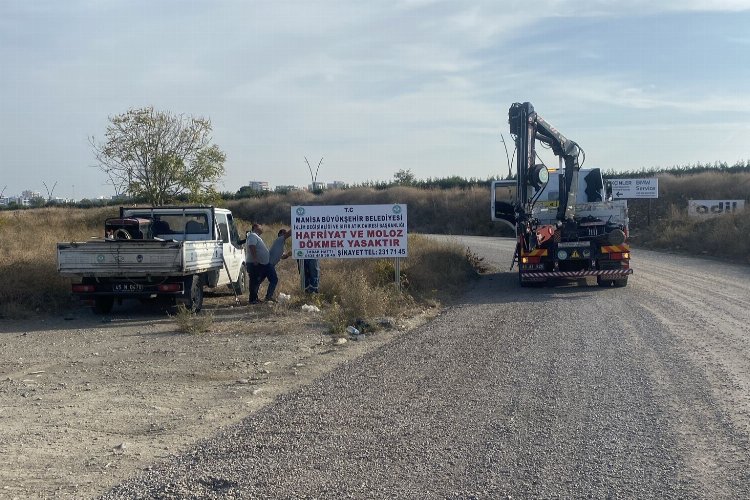 Manisa'da kaçak moloz alanlarına temizlik