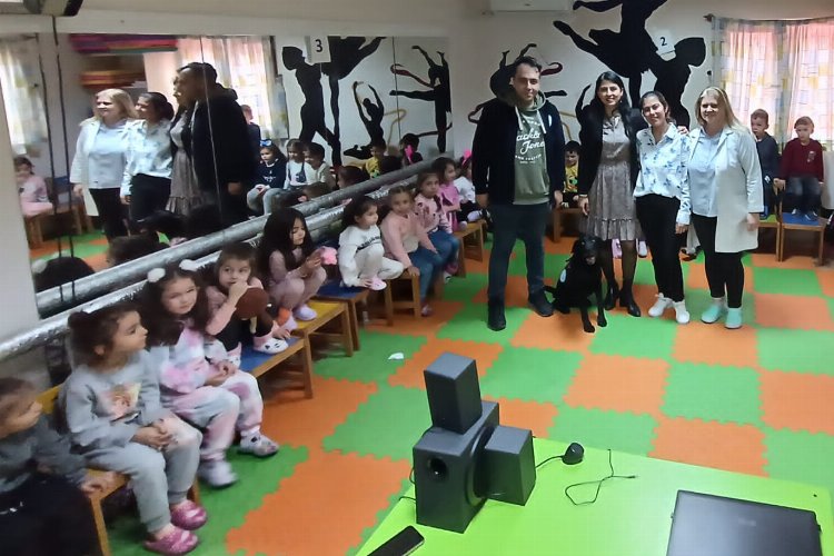 Manisa'da 'Minik Tarzanlar'a hayvan sevgisi aşılanıyor