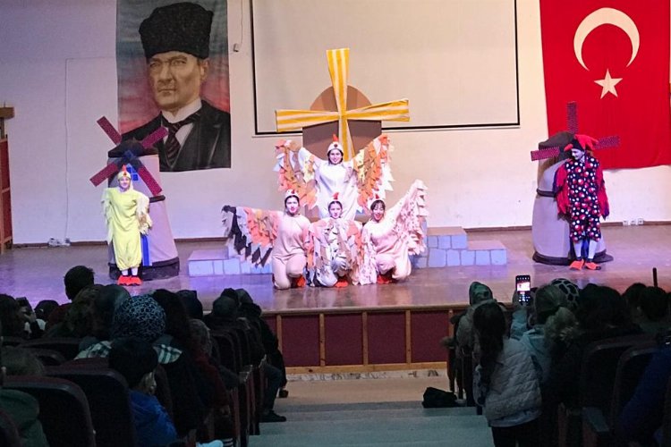 Manisa'da minikler 'Don Kişot' ile eğlendi