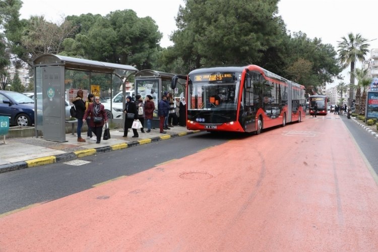 Manisa'da sağlık çalışanlarına ulaşım desteği uzatıldı 