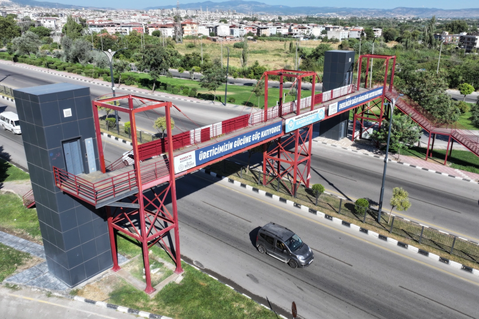 Manisa’da üst geçide asansör kolaylığı