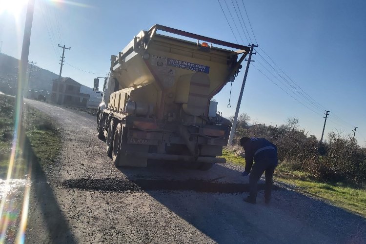 Manisa'da yol bakım çalışmaları devam ediyor 