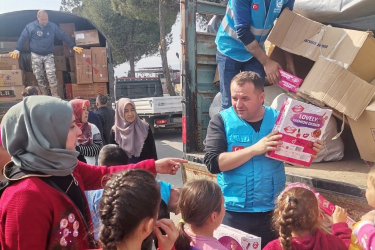 Manisa'dan afet bölgelerindeki çocuklara hediyeler